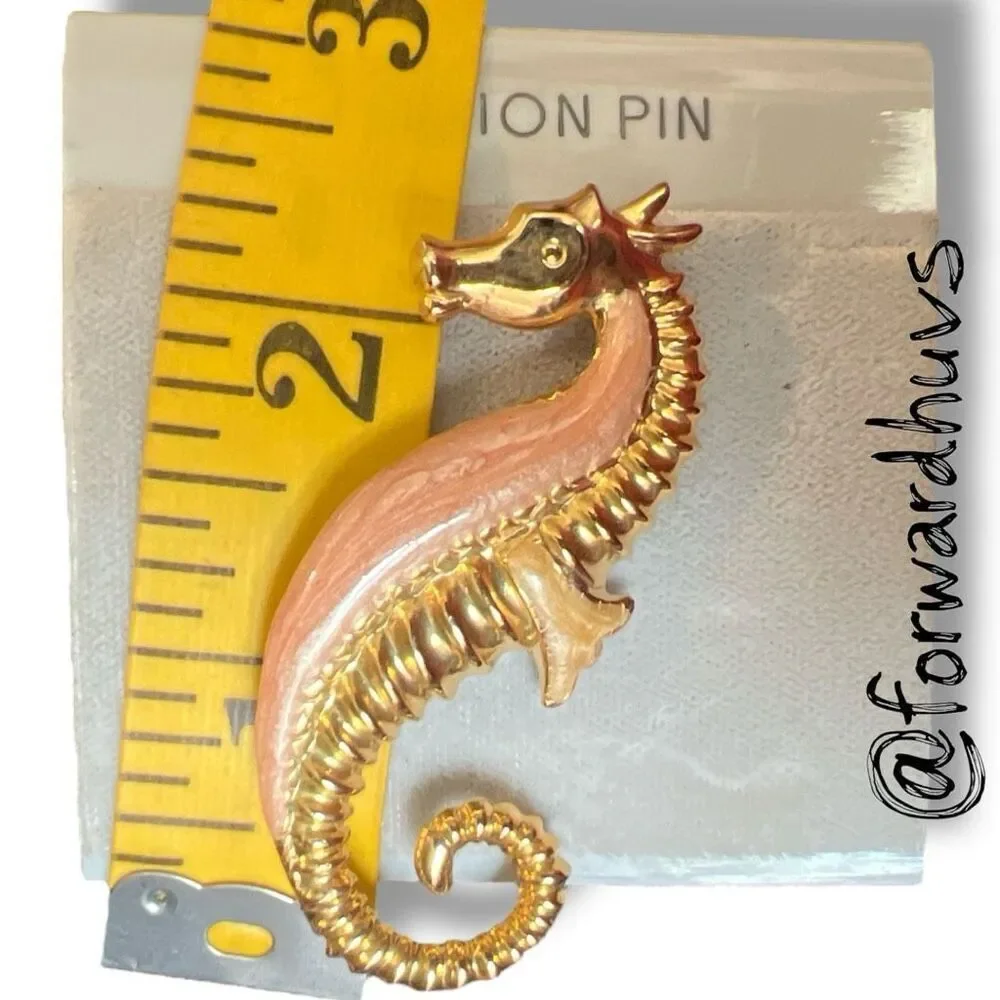 Vintage Seahorse Brooch – Coral Enamel & Gold Tone Metal